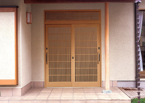 玄関ドアに引き戸はいかが 和風なだけじゃない モダンなタイプも
