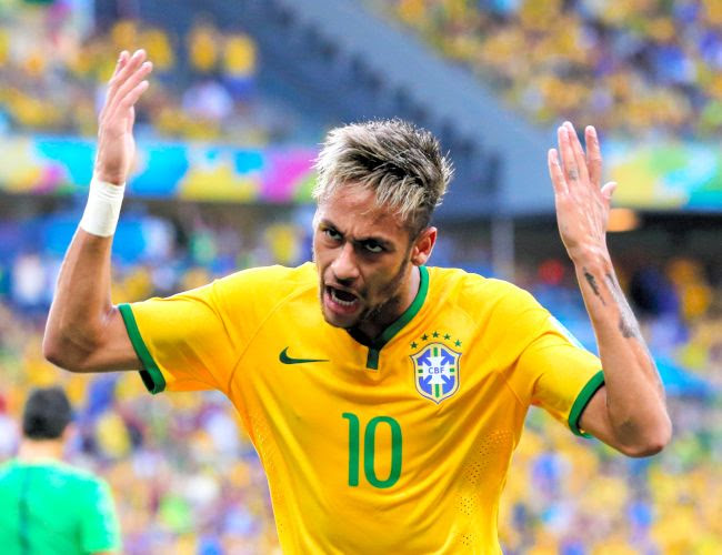 前半 両手を広げてほえるブラジルのネイマール 上田潤撮影 14ワールドカップ ブラジル対コロンビア 準々決勝 6 21 の写真 朝日新聞デジタル スポーツ写真特集