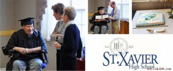 Ông Lou Schipper, nhận bằng tốt nghiệp trung học cùng thời gian mừng sinh nhật 90 tuổi