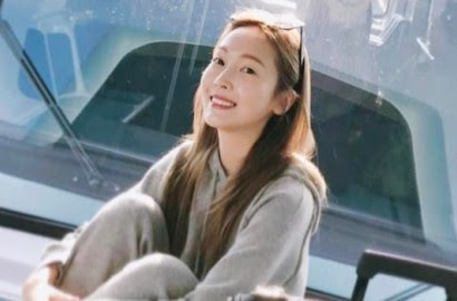Foto: Betapa cantiknya Jessica, Di foto-foto pemotretan majalah Cosmopolitan http://ift.tt/20kt43r - Berita Terkini Jessica Terbaru Hari Ini -Sebagai wanita karier sekaligus selebriti, Jessica tentu memiliki jadwal super padat. Tak hanya disibukkan dengan kegiatannya sebagai pemilik brand fashion Blanc & Eclare, kakak Krystal f(x) itu juga aktif di dunia hiburan. 