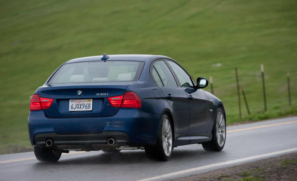 Photos: 2010 BMW 335i