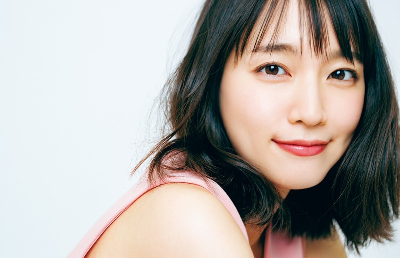 Web Magazine Friday Digital Gravure Friday 10 01 Riho Yoshioka 吉岡里帆 いま日本で最も輝いているヒロインを最新撮 Passion Nippones