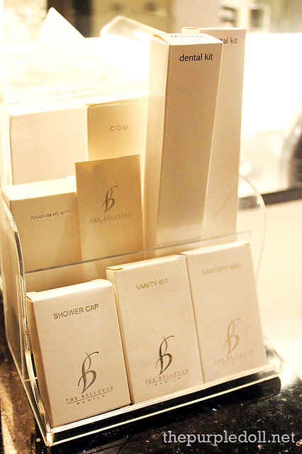 Bellevue Manila Vanity and Grooming Set