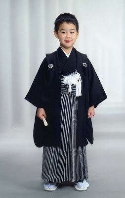 七五三男児5歳の装い 黒紋付で凛々しい姿で 呉服 着物の泉三 いずさん