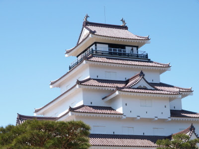 るるぷぅaizu 会津や周辺地域の観光 グルメレポートブログ 赤瓦の鶴ヶ城天守閣 完成リニューアルオープン