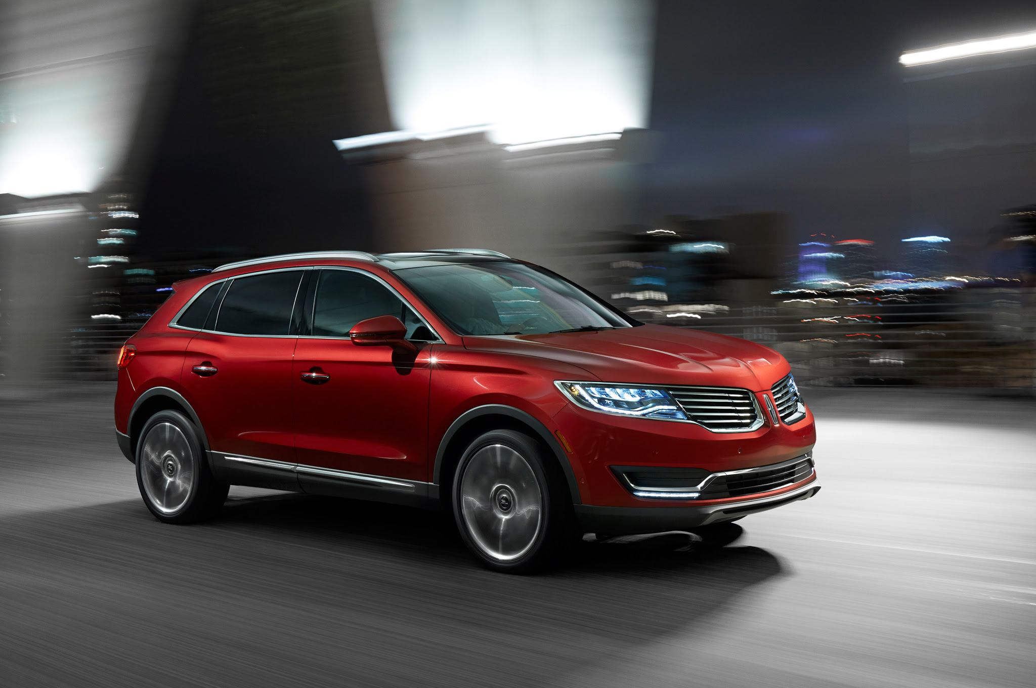 2016-Lincoln-MKX-front-three-quarter-in-motion