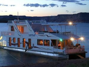 Lake Powell Houseboats For Rent On Lake Powell In Utah And Arizona Lake Powell Houseboat Rentals