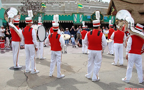 ディズニーでお馴染みのマーチング バンドは当初2週間だけの出演予定だった ディズニー裏話 雑学 トリビアが2 000話以上 ディズニーブログ じゃみログ