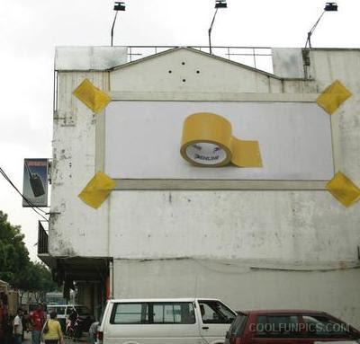 Billboard voor tape, vastgest met Tape
