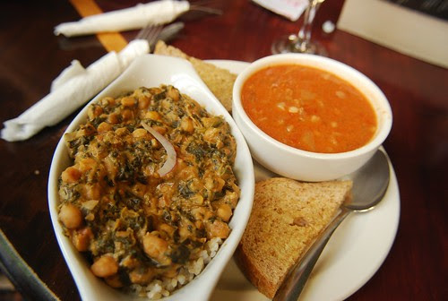 Peanut stew, tomato soup and garlic toast