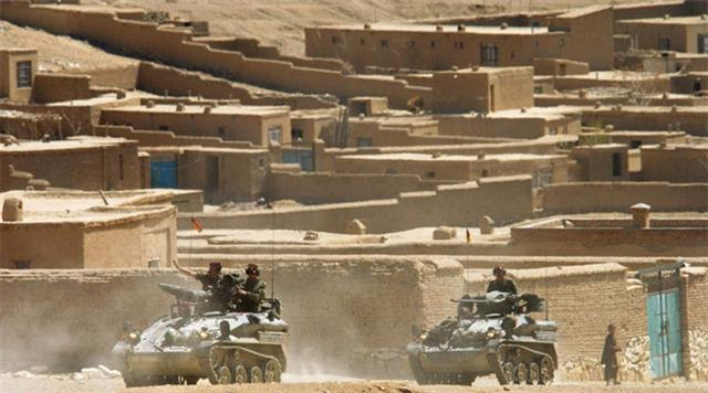 Resultado de imagen para wiesel tank + helicopter