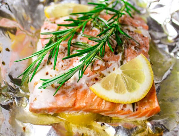 Baked Rosemary Salmon in Foil - Tastefulventure