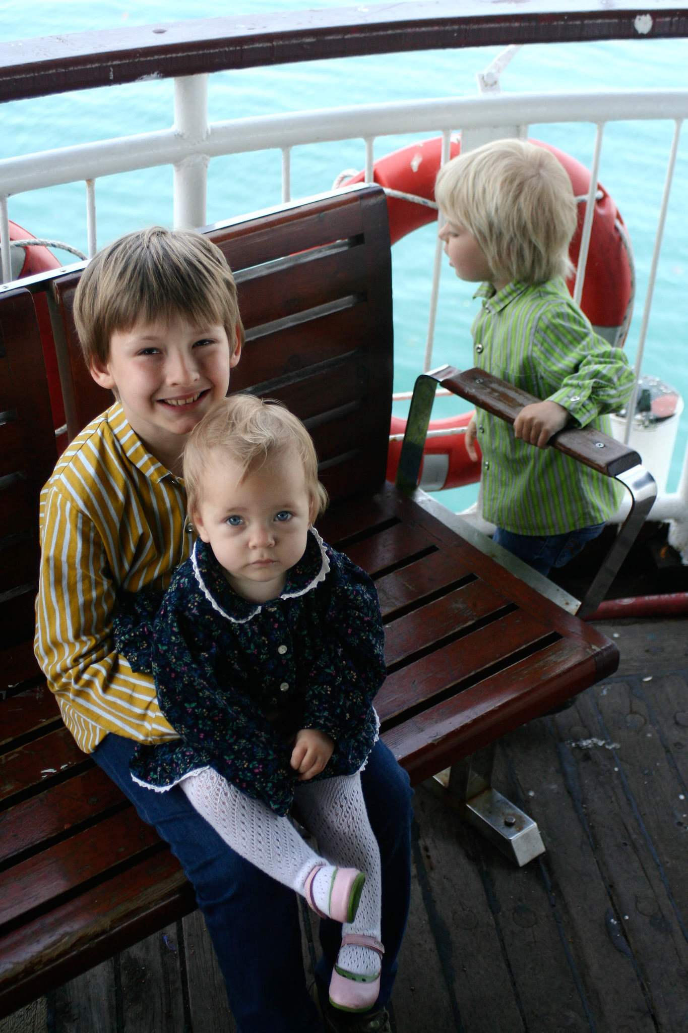 Matti, Anton and Neve during our 5 hour wait on the vapur.