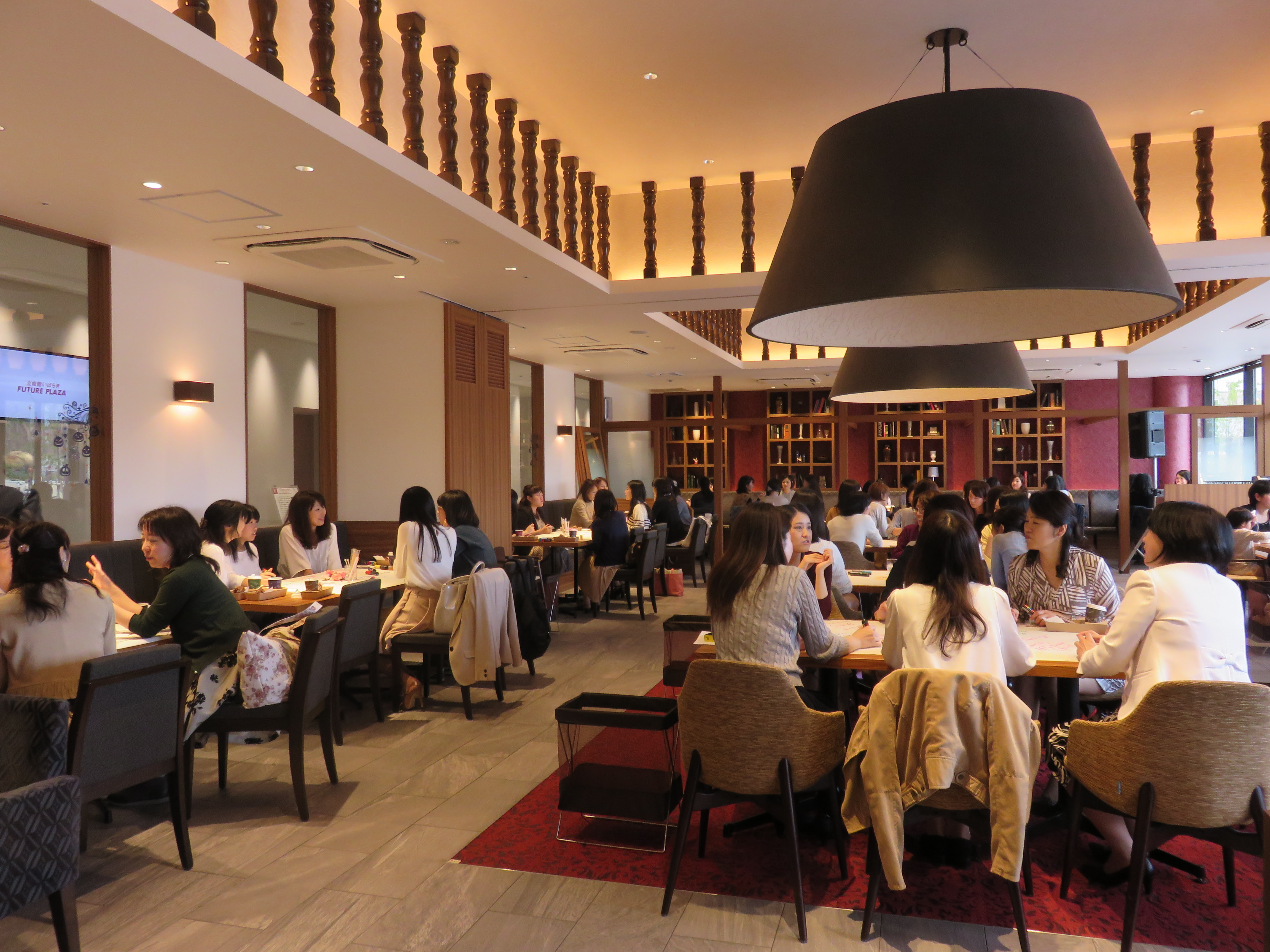 オール立命館校友大会 In Oic 女子会カフェ部華やかに開催 立命館大学校友会