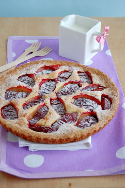 Rustic plum tart / Torta rústica de ameixa