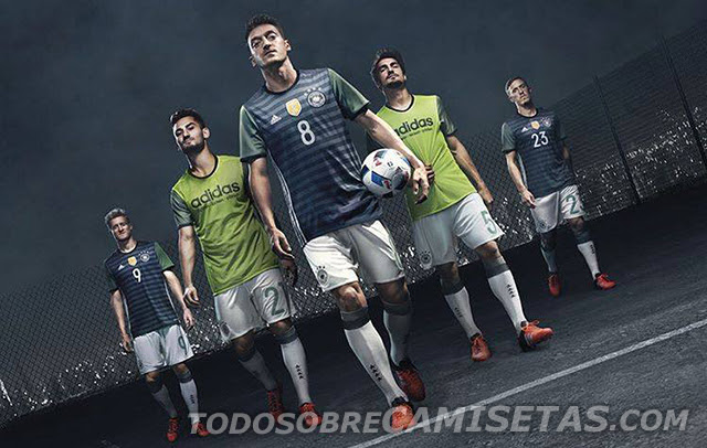 ドイツ代表 16年adidas新ユニフォーム アウェイモデル 正式リリース ストリート風デザインにリバーシブルと斬新かつスタイリッシュな仕上がり Football Shirts Voltage Com サッカー各国代表 クラブユニフォーム
