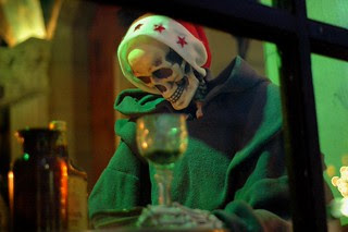 Xmas in the 21st century: Death with Santa hat in Leipzig