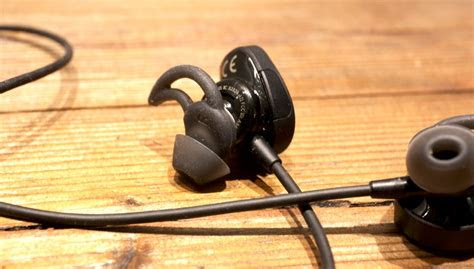 The direction of the earbuds must match the diagram on the charging base. Bose SoundSport Wireless Earbuds: The Gizmodo Review