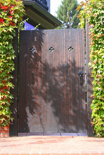 more julian hodges gates