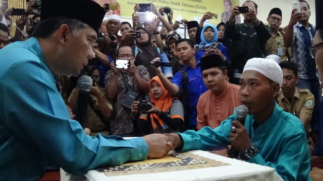 Belasan Suku Anak Dalam di Jambi Masuk Islam dan Sunatan Massal