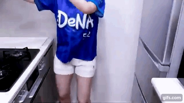 横浜denaベイスターズファンの女教師が踊るハッピースターダンス