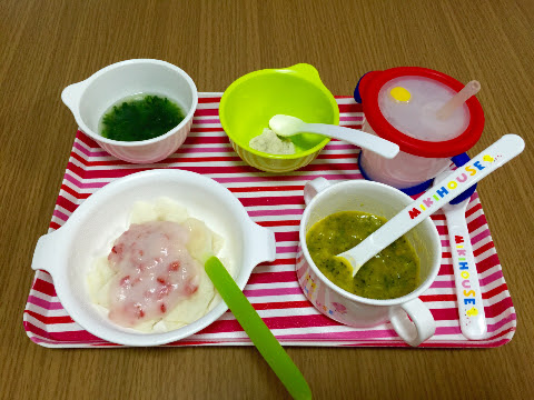 離乳食中期 いちごミルクのパン粥と初めての鶏ささみ 8ヶ月 目指せ 毎日スマイル育児