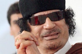 NATO Gempur Tripoli, Khadafi 'Show' Naik Mobil Sport