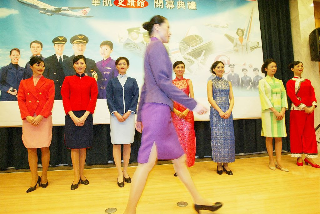 組圖：華航空服員歷年制服秀 | 大紀元