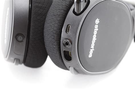 This means you can charge one battery while gaming for up to 10 hours with the other. SteelSeries Arctis 7 Lag-Free Wireless Gaming Headset Review