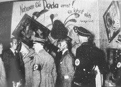 800px-Degenerate-Hitler-Ziegler