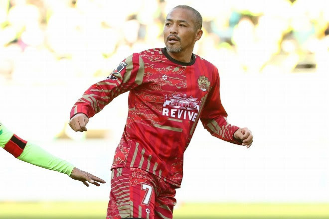 なるほど わかりやすい サッカー好きが溢れてる 小野伸二の初心者向け リフティングの始め方講座 にファンも感動 サッカーダイジェストweb