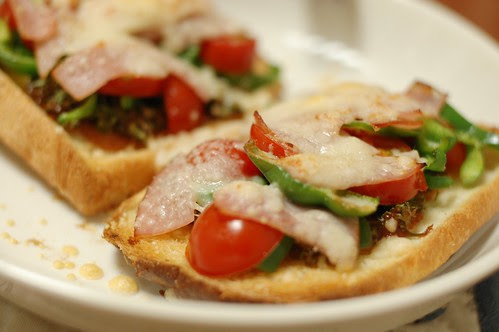Bread crust pizza