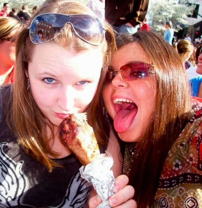 Girls with a Turkey Leg (37 pics)