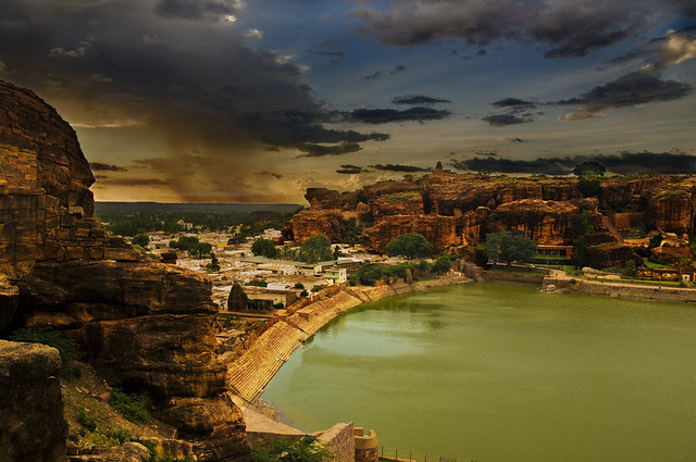 The Battle of Badami - The Blues Yield reluctantly to the advancing grays and whites