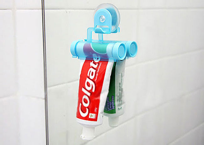 cool-toothpaste-roll-mirror