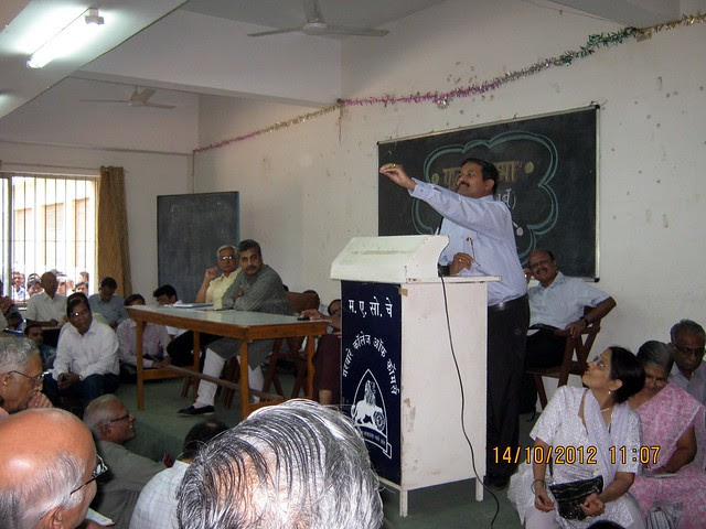 Vivek Velankar - Sajag Nagarik Manch - at an awareness programme about paying Maharashtra Value Added Tax (MVAT) to builders before October 31 deadline
