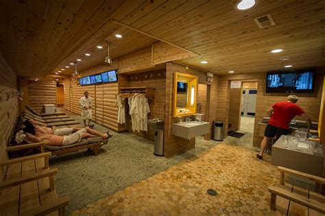 Red Square: Steam, Drink & Eat at Chicago?s Oldest Russian  