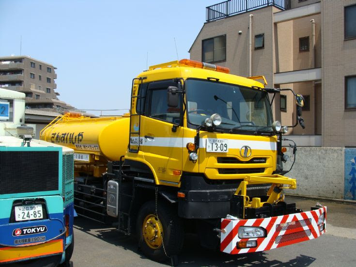 nissan lorry