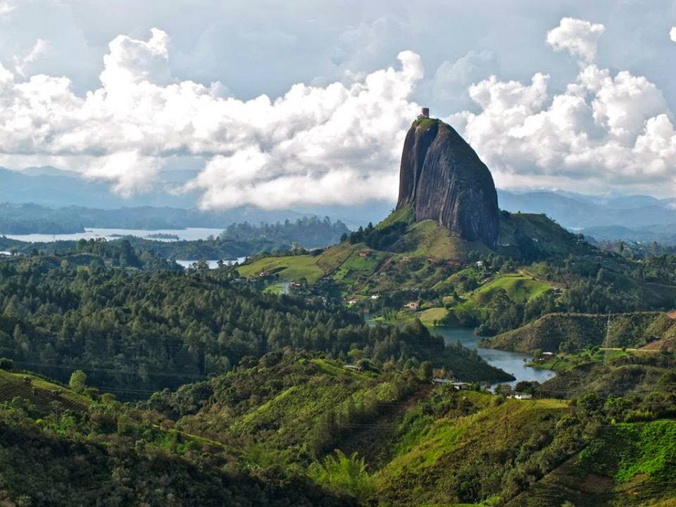 絶景 ピエドラ デル ペニョール 世界ライクシェアの旅 世界ってどうなの