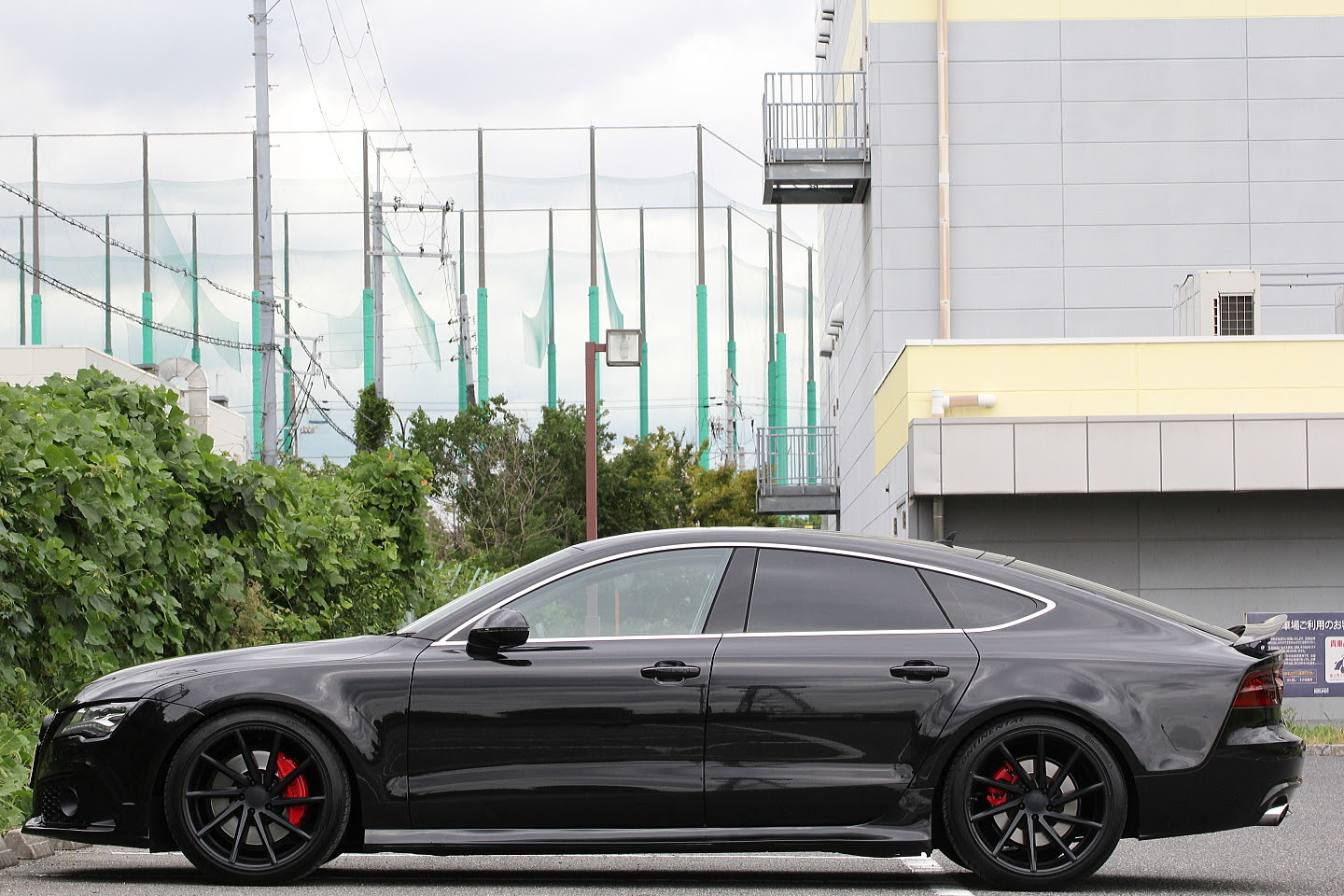 アウディ ａ７スポーツバック 3 0ｔｆｓｉクワトロ カッコいいｒｓ７仕様 新入庫です ベンツを中心に外車販売 修理 カスタム 板金塗装 株式会社トラスティコーポレーション