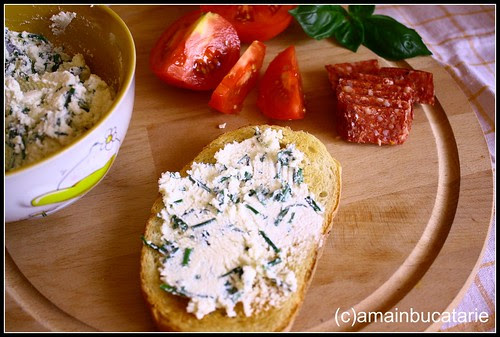 Articole culinare : Branza tartinabila cu ierburi aromatice