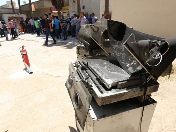 Incubadora queimada no incêndio no hospital Yarmuk, em Bagdá, no Iraque, nesta quarta-feira (10) (Foto: Sabah Arar / AFP)