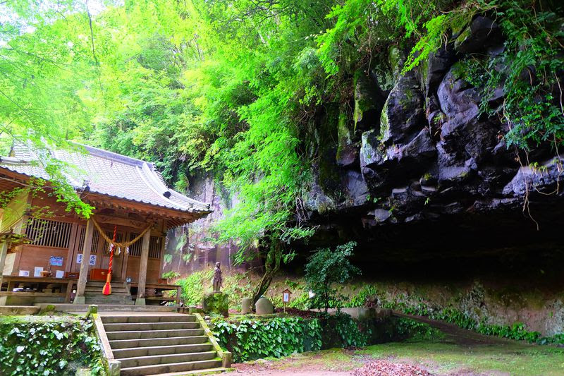 神秘的空間に包まれた福岡 八女津姫神社 は女子必見の美のパワースポット 福岡県 トラベルjp 旅行ガイド