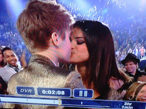 selena gomez justin bieber billboard music awards. justin-ieber-and-selena-gomez