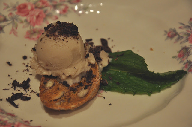 vanilla & chocolate-covered espresso bean ice cream