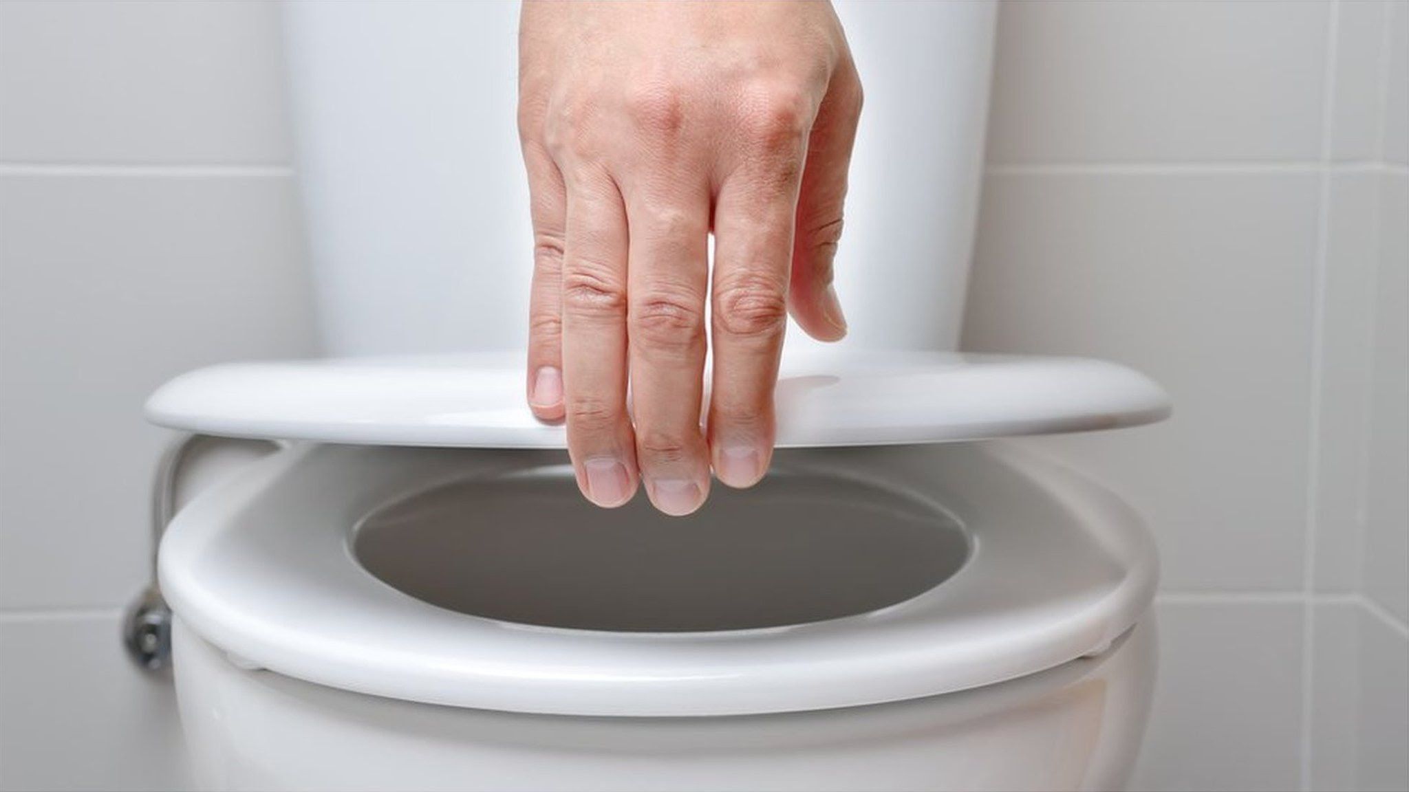ふたをしないでトイレを流すと 飛まつが90センチ飛散 研究 cニュース