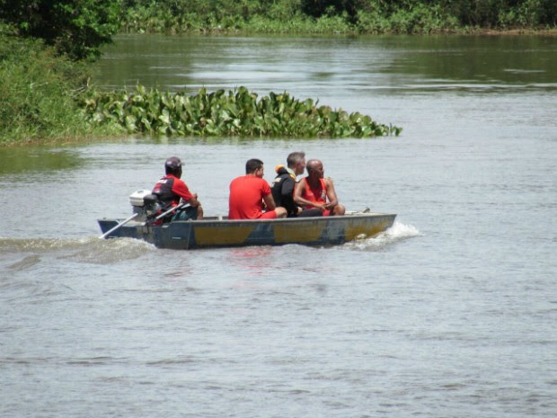 Corpo de Bombeiros encontrou corpos dos jovens que se afogaram (Foto: Diogo Gomes/Blog Sigi Vilares)
