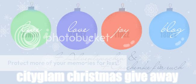 http://i402.photobucket.com/albums/pp103/Sushiina/xmas.jpg