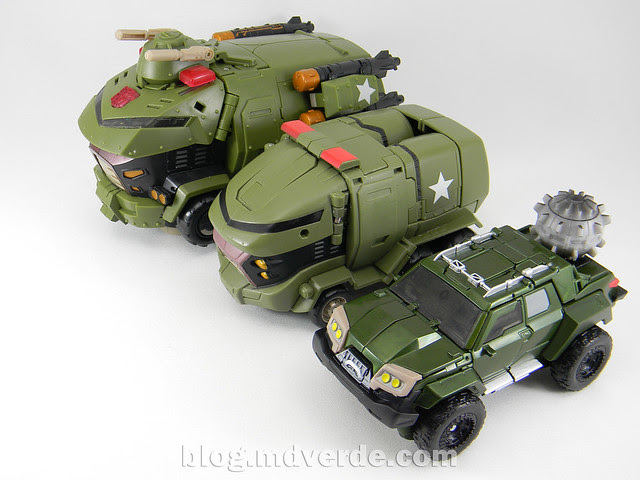 Transformers Bulkhead - Prime First Edition Takara - modo alterno vs Bulkead Animated