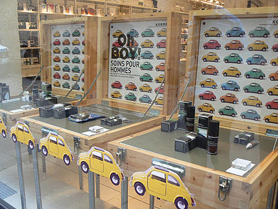 voitures en vitrine.jpg